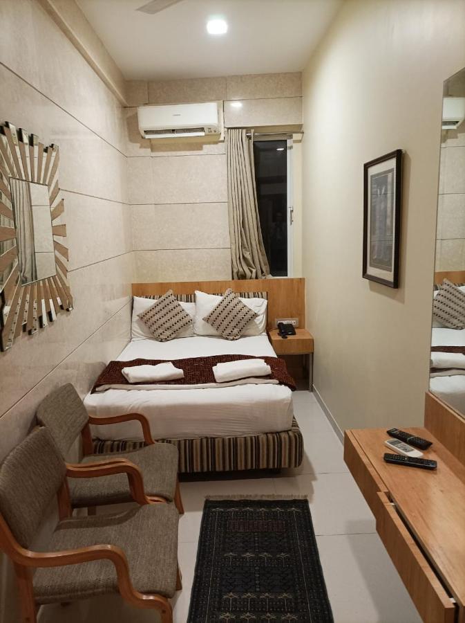 Bentley Hotel Marine Drive Mumbai Exteriör bild