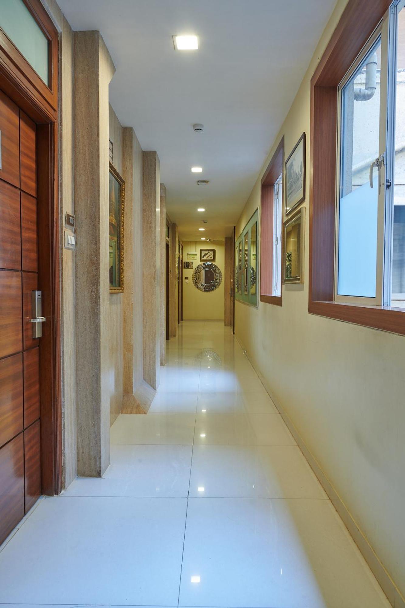 Bentley Hotel Marine Drive Mumbai Exteriör bild